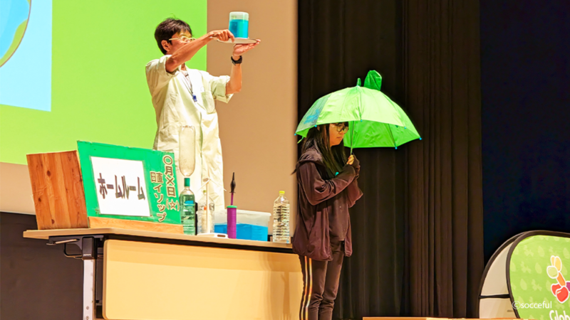 初の約640名規模で「らんま先生のECOサイエンスショー」を開催！栃木県内外の58事業所の子どもたちとご家族が、環境と防災を楽しく学ぶ